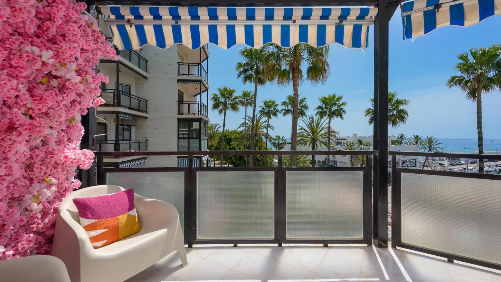Kontakt z Sakura Marbella - Appartement En Front De Mer